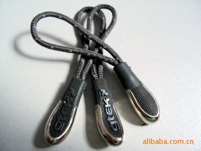 透明套色注塑拉袢與注塑拉頭 服裝輔料的創(chuàng)新應用與市場分析